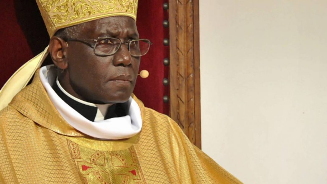 Le cardinal Sarah demande au pape de révoquer l’interdiction des Messes « individuelles » à Saint-Pierre