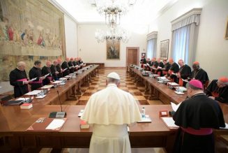 Le pape François remet en cause non seulement Summorum Pontificum de Benoît XVI mais aussi son discours sur les deux herméneutiques