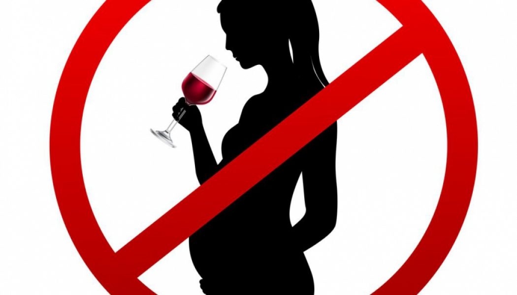 Boire de l’alcool ou avorter : les contradictions du ministre de la santé