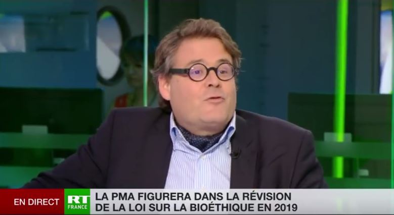 PMA : Guillaume Bernard face à une lesbienne hystérique