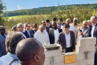 Le député LREM Aurélien Taché pose la première pierre d’une mosquée
