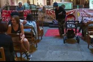 La cathédrale de Rennes occupée