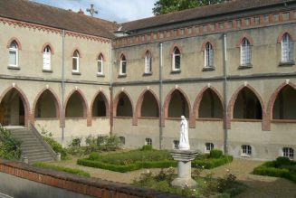 Le monastère des Dominicaines à Paray-le-Monial refait son toit