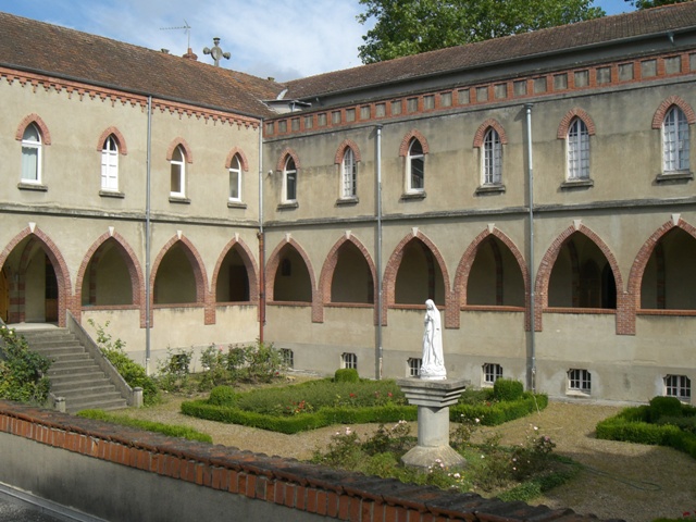 Le monastère des Dominicaines à Paray-le-Monial refait son toit