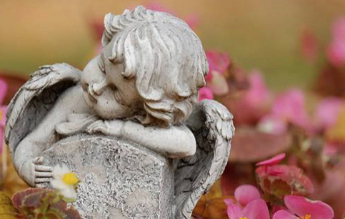 Photographier les bébés décédés afin d’accompagner les parents dans leur deuil