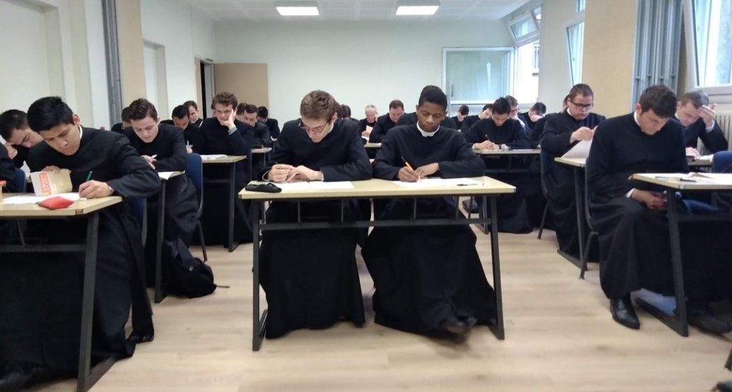6 nouveaux séminaristes au Séminaire Saint Vincent de Paul : Aidez à les accueillir