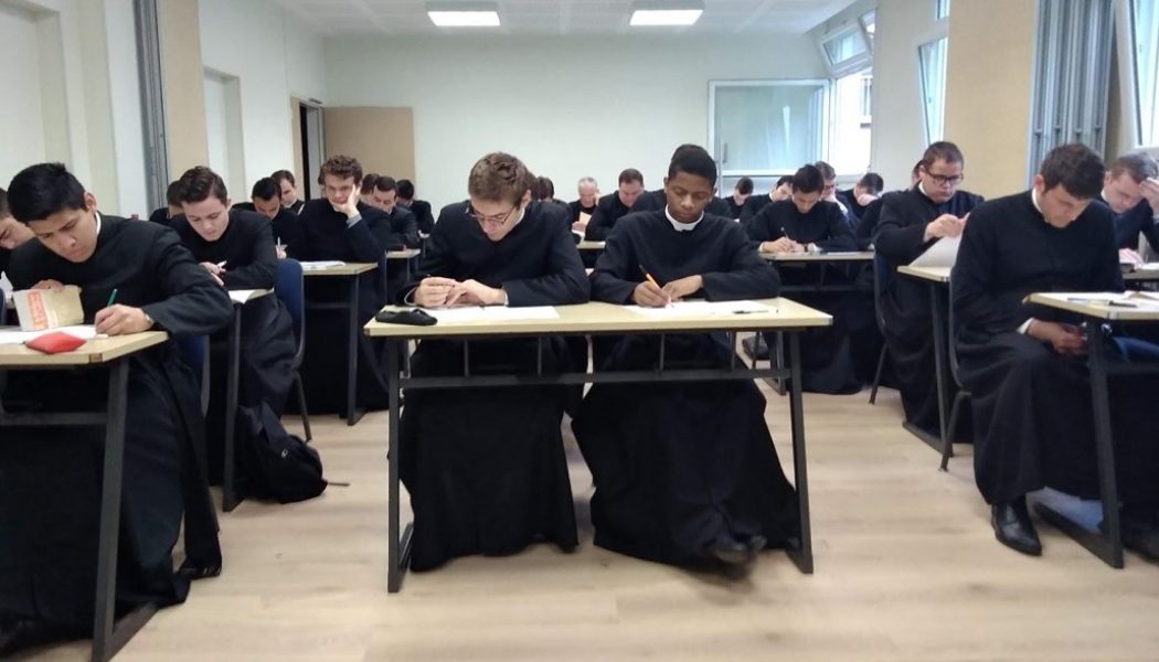 6 nouveaux séminaristes au Séminaire Saint Vincent de Paul : Aidez à les accueillir