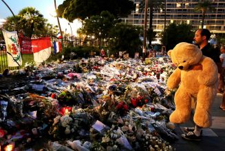 Il n’y aura bientôt plus qu’Emmanuel Macron à croire que l’on peut gouverner à coups d’ours en peluche