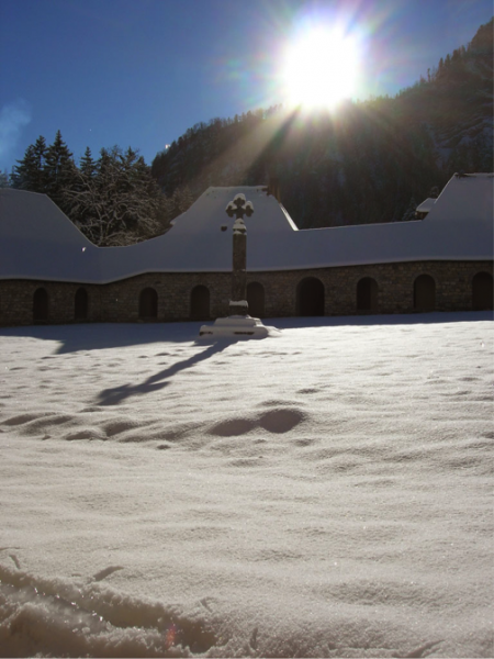 « La neige tombait sur le corps du Chartreux »…