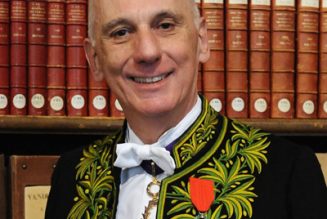 Michel Zink reçu à l’Académie française