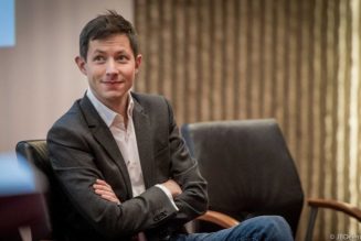 Exercice délicat que de vouloir philosopher et faire de la politique tout à la fois…