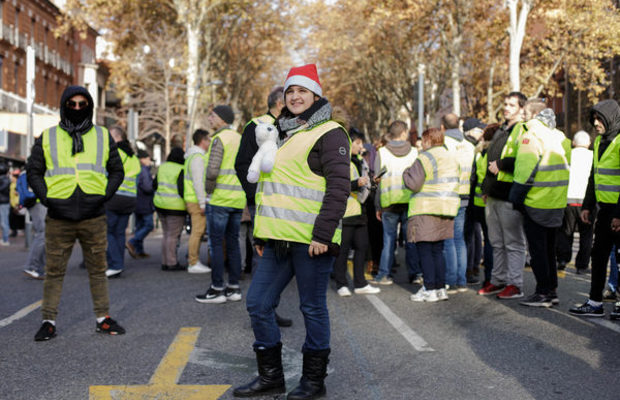 Que dit la presse étrangère des Gilets jaunes ?