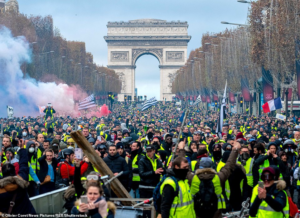 Gilets Jaunes Les Anglais Sont Fascinés Par La Vigueur Du