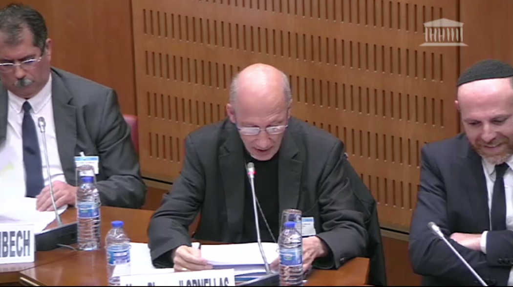 La commission de révision de la loi de bio-éthique face aux religions : positions