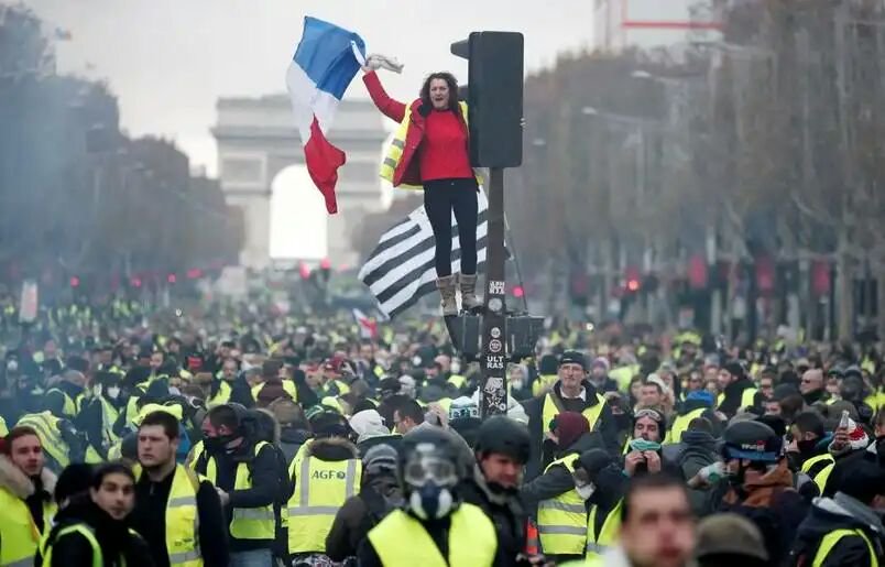 Les Gilets jaunes ont envahi Paris