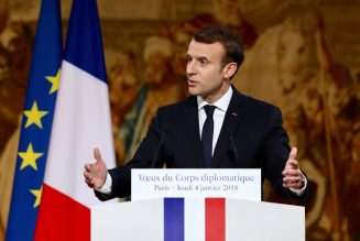 Emmanuel Macron, qui n’a pas de petit enfant à garder et à protéger, contre la légalité de la « légitime défense »
