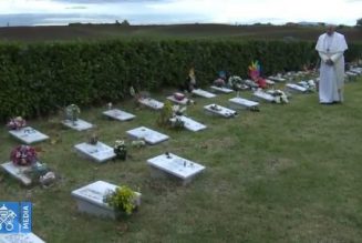 Le Pape va célébrer la messe pour les défunts au “jardin des anges”, le cimetière des enfants morts avant la naissance