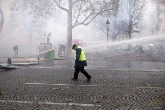 Plainte contre Emmanuel Macron pour racket, gaspillage, préjudice moral…