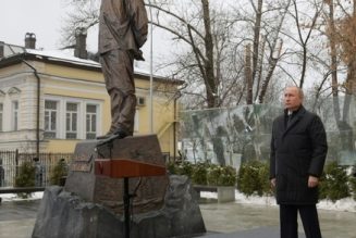 Vladimir Poutine a inauguré un monument en l’honneur de Soljenitsyne