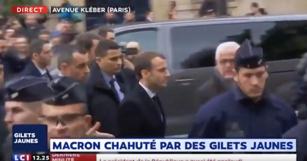 Macron hué par les Gilets Jaunes à son arrivée avenue Kléber
