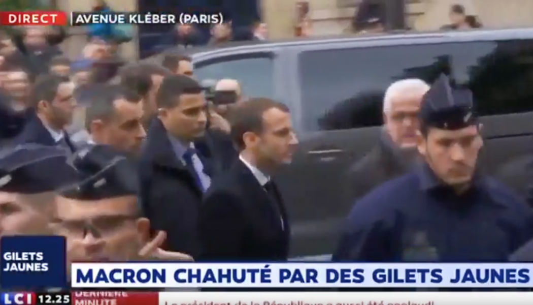 Macron hué par les Gilets Jaunes à son arrivée avenue Kléber
