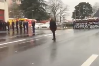 Cholet : la totalité des sapeurs-pompiers ont tourné le dos aux autorités