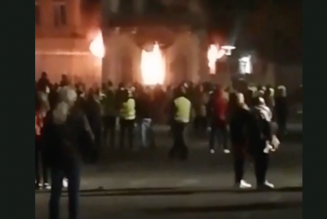 « En même temps » ils chantent les louanges de la Révolution française et s’indignent des désordres