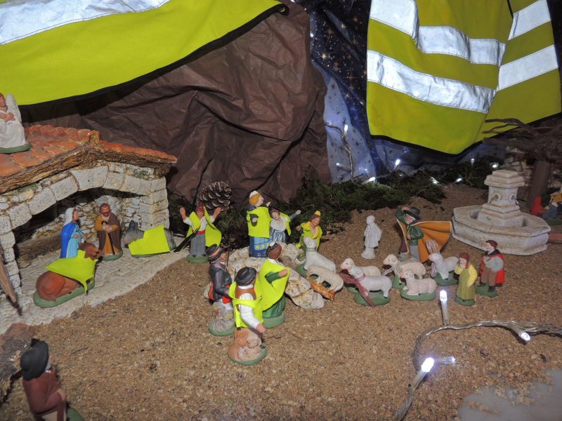 Les Gilets jaunes font leur entrée dans la crèche