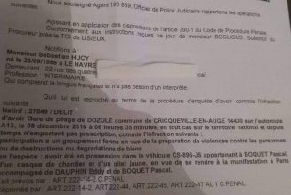 Convoqué devant la justice pour possession dans son véhicule d’un casque de chantier et d’un gilet jaune