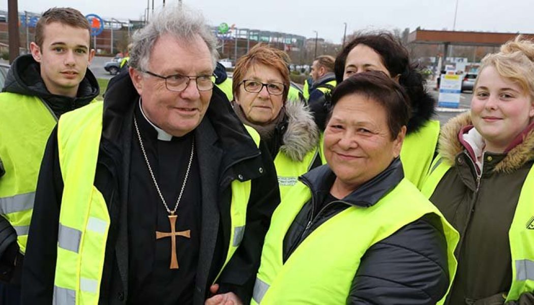 Mgr Ginoux : interdire la communion sur la langue est absurde
