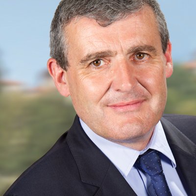 Si vous passez sur un pont et voyez quelqu’un s’apprêter à franchir le parapet pour se jeter à l’eau, que ferez-vous ?