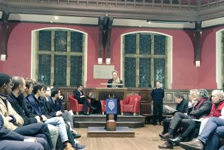 A Oxford, Marion Maréchal défend le populisme