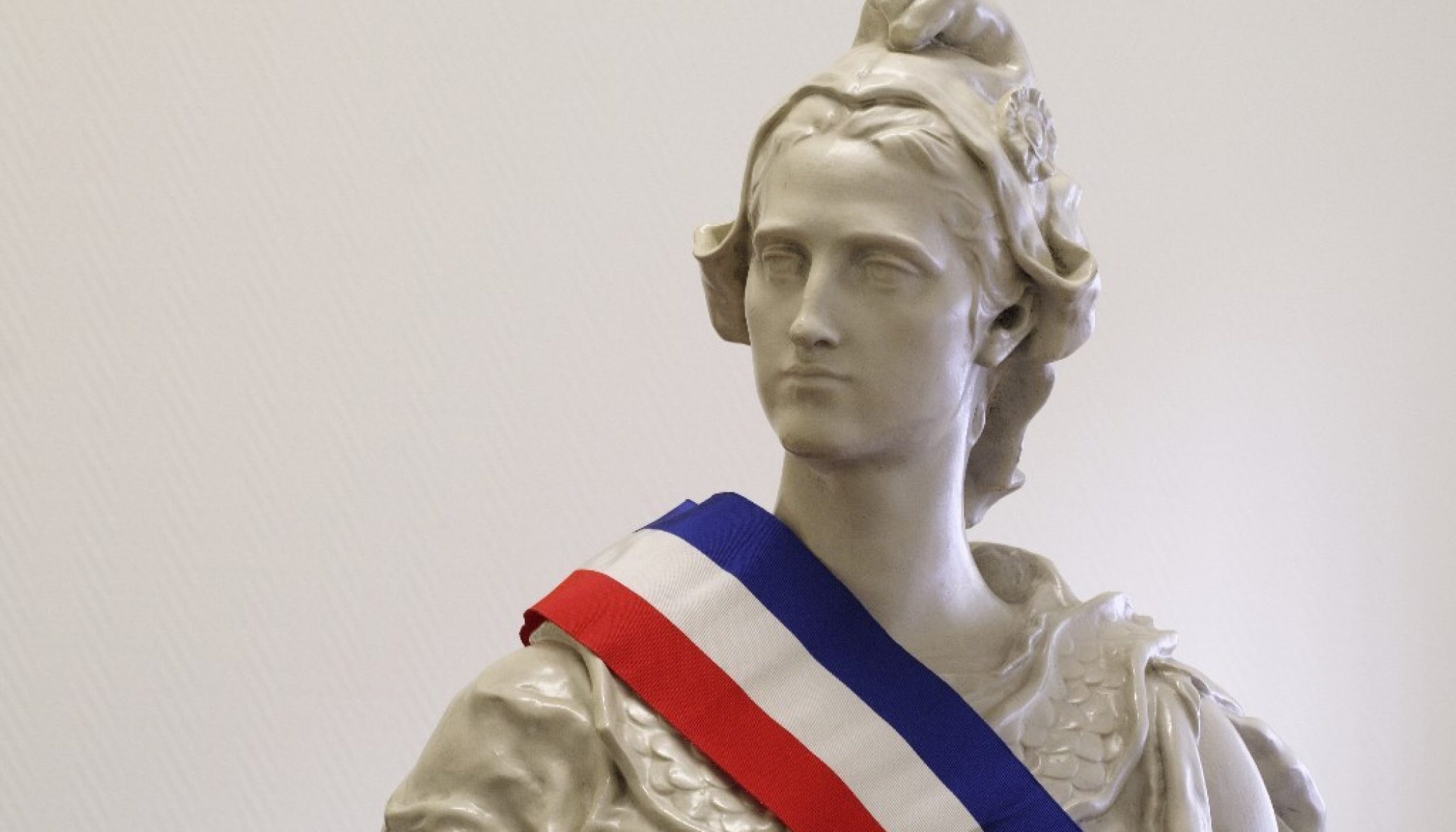 Символ французской революции. Мариана стмвол Франции. Бюст Марианны символ Франции.