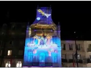 Béziers : magnifique projection d’une crèche animée sur la façade de la mairie