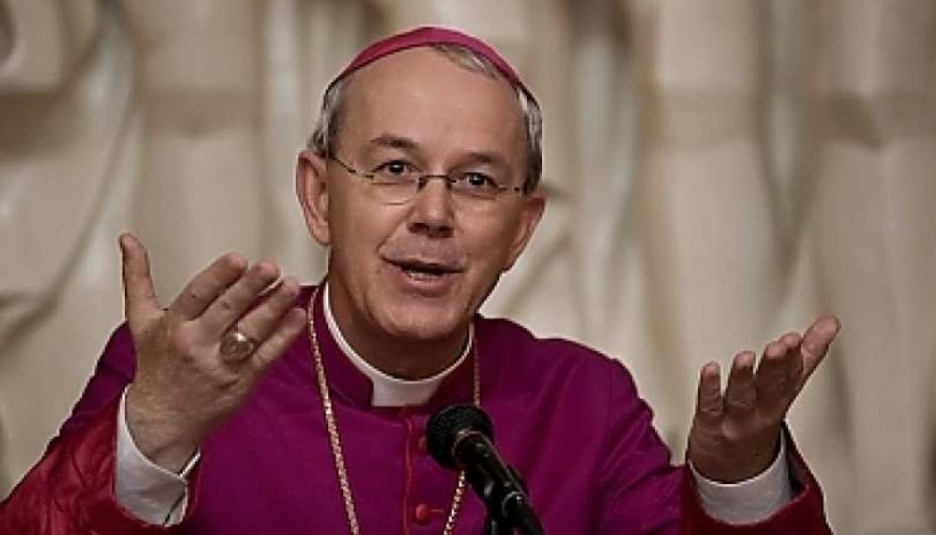 dieu - MGR ATHANASIUS SCHNEIDER RAPPELLE QUE LA FOI CHRÉTIENNE EST LA SEULE RELIGION VOULUE PAR DIEU (TRADUCTION INTÉGRALE) Athanasius_schneider_810_500_55_s_c1-1050x600