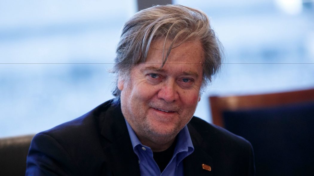 Steve Bannon remet en place un journaliste malhonnête