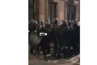 Voila qu’ils s’arrêtent entre eux maintenant… ça doit pas marcher bien fort!