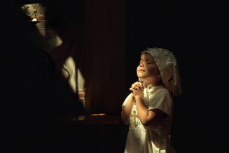 L’acharnement anti-chrétien a un complice: la mondanité dans l’Eglise. Sa servilité, sa pusillanimité devant la République, la perdra