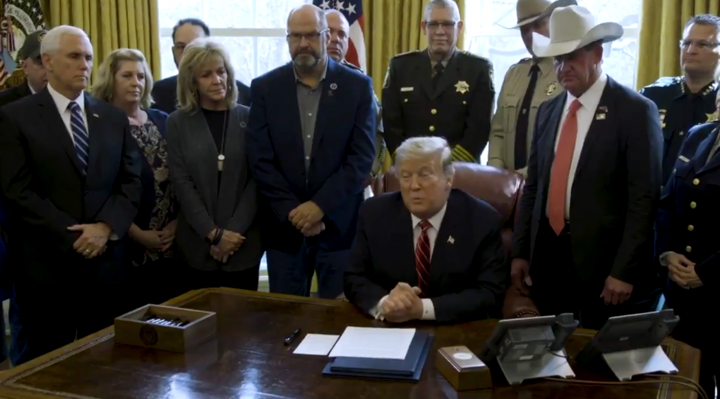 Mur avec le Mexique : Donald Trump tient bon