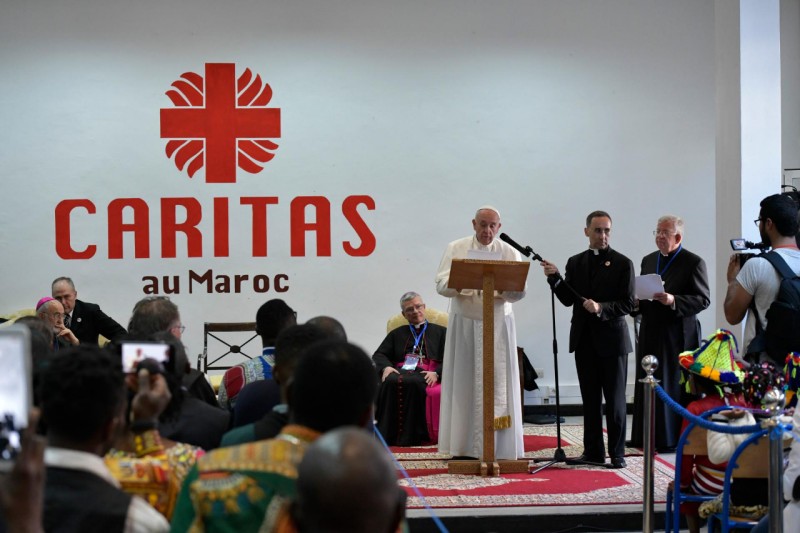 Au Maroc, le pape dénonce les ‘marchands de chair humaine’ qui spéculent sur les rêves et sur les besoins des migrants