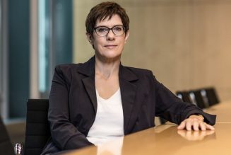 La claque d’AKK à Macron