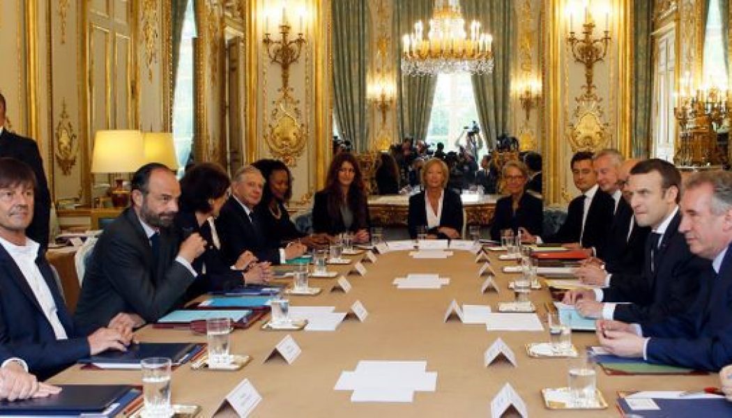 Des anciens membres de « groupuscules d’extrême droite » à la table du Conseil des ministres