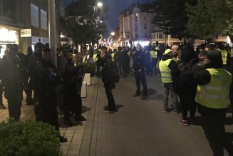 Des gilets jaunes devant la villa d’Emmanuel Macron