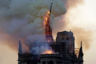 La flèche de Notre-Dame qui protégeait la France est tombée
