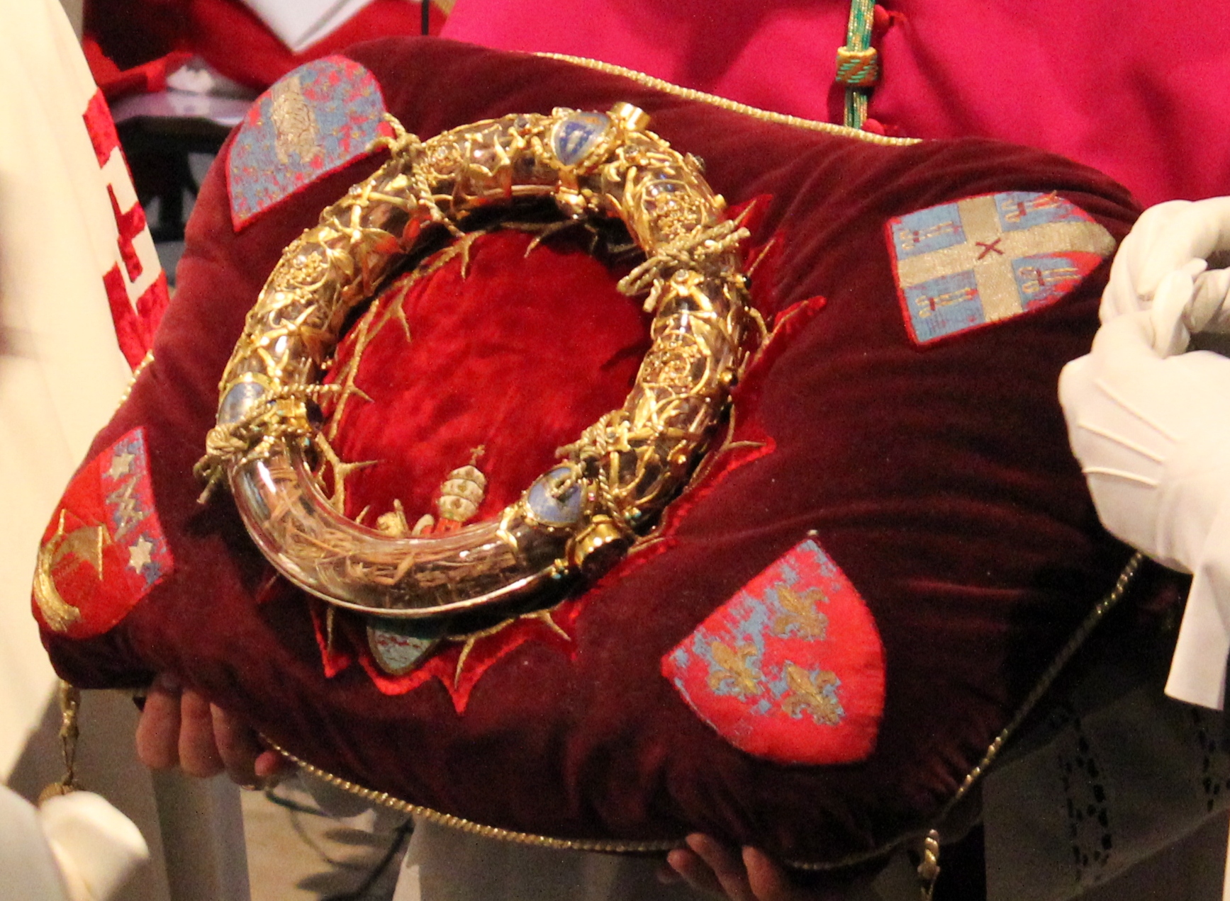 En Quoi Est Faite La Couronne Du Christ La Couronne d'épines sera portée en procession lors du Chemin de croix à  Paris - Le Salon Beige