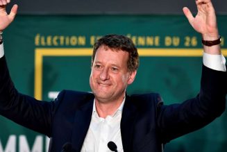 Ils ont décompté le temps de parole de Steve Bannon mais pas d’Isabelle Saporta