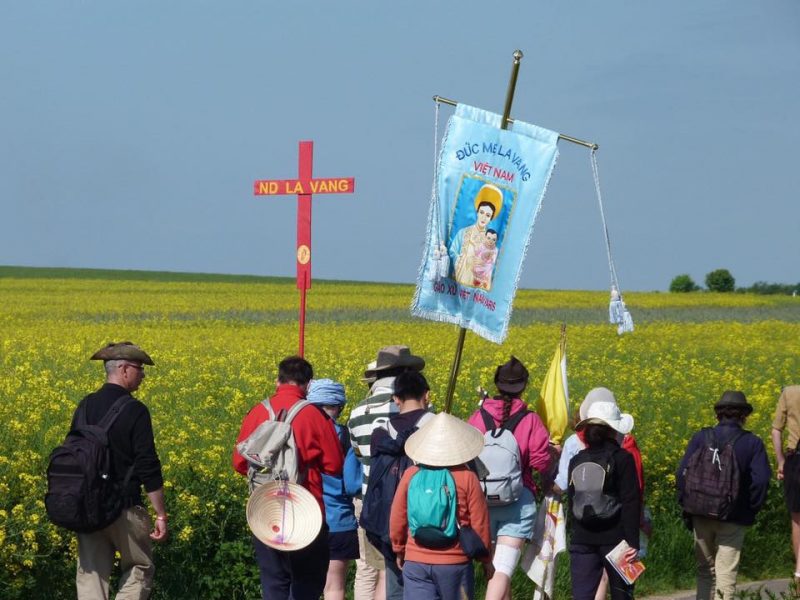 Pourquoi partir sur les chemins de Chartres avec Notre-Dame de Chrétienté ?