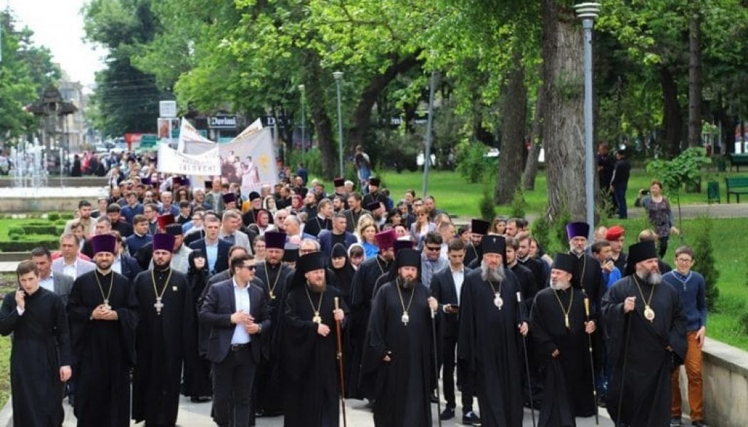 Marche pour la vie en Moldavie, avec le président et les évêques