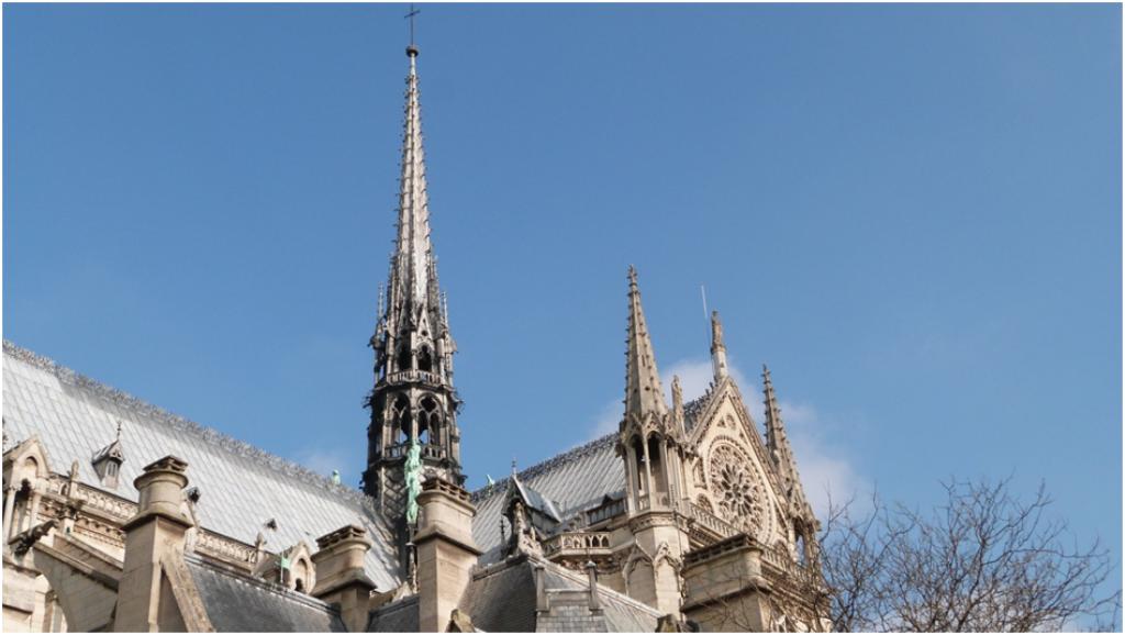 La flèche de Notre-Dame de Paris datait du XIIIe siècle