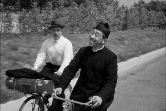 Chaque été, la caravane du Tour sillonne, comme un prêtre sa paroisse, les recoins du pays